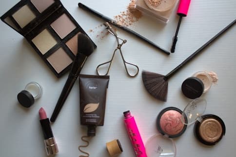 MAKEUP